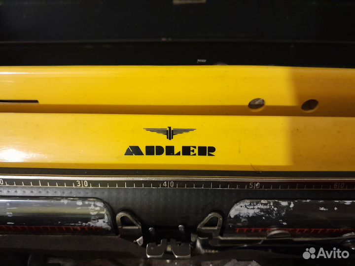 «Немецкая раритетная печатная машинка Adler»