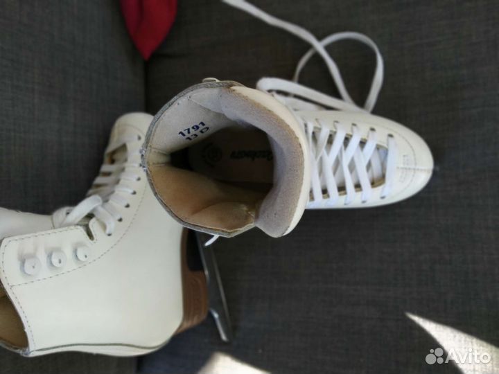 Фигурные коньки Jackson