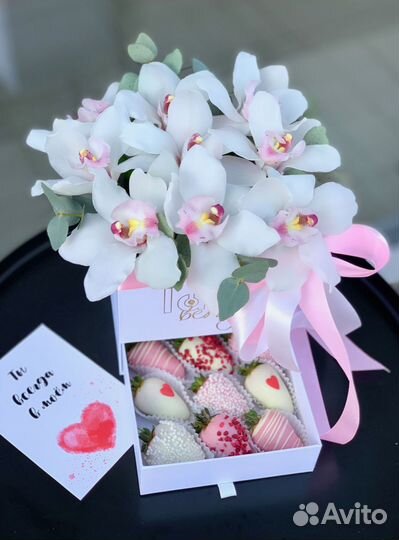 Боксы с клубникой в шоколаде