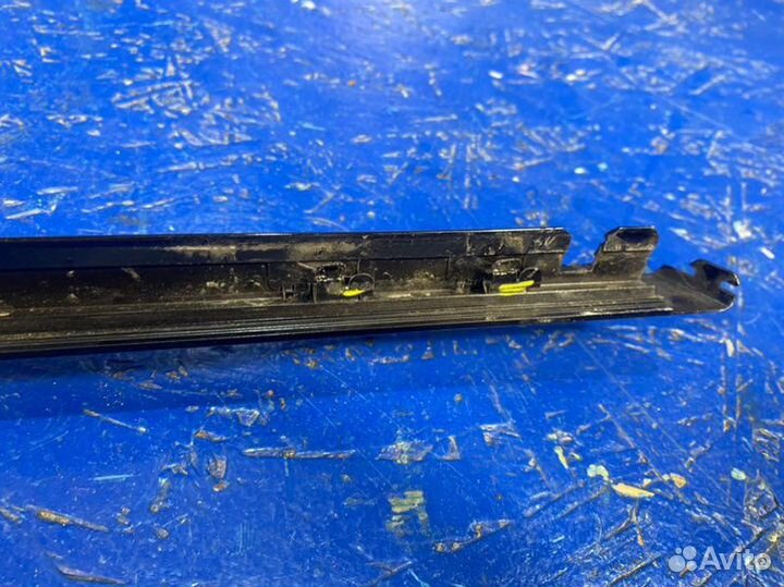 Молдинг стекла задний правый Land Rover Range