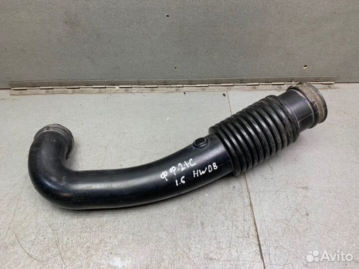 Патрубок воздушного фильтра Ford Focus 2 седан 1.6