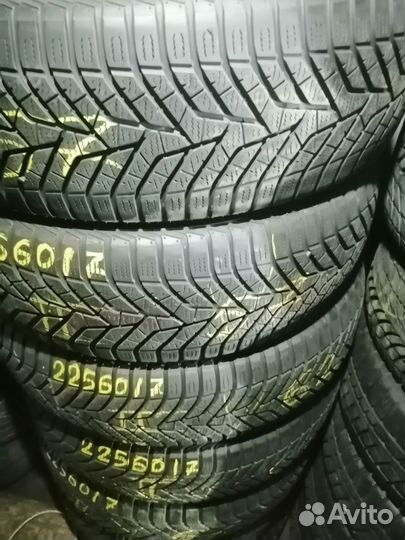 Yokohama BluEarth Winter V905 225/60 R17