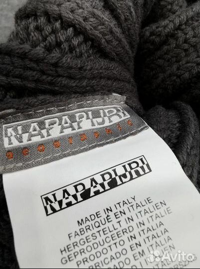 Шапка вязаная Napapijri новая.Черная