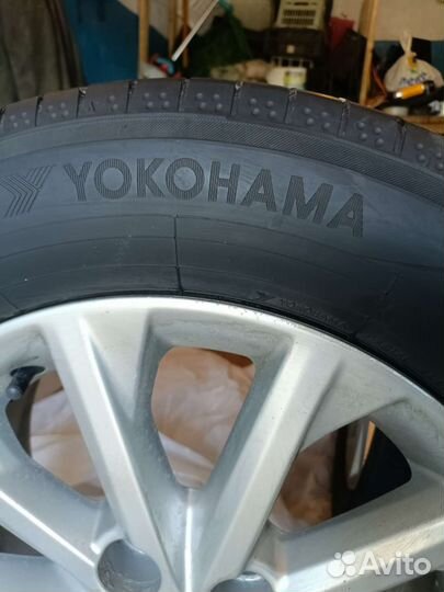 Yokohama BluEarth AE50 215/60 R16 99V