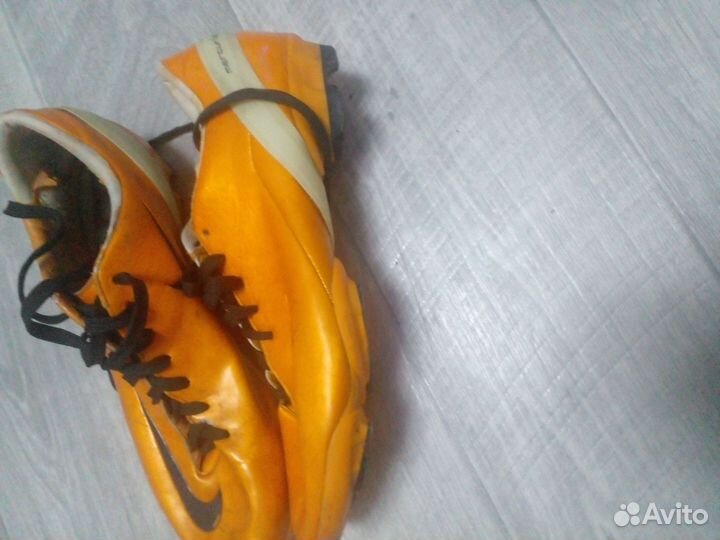 Футбольные бутсы nike 44