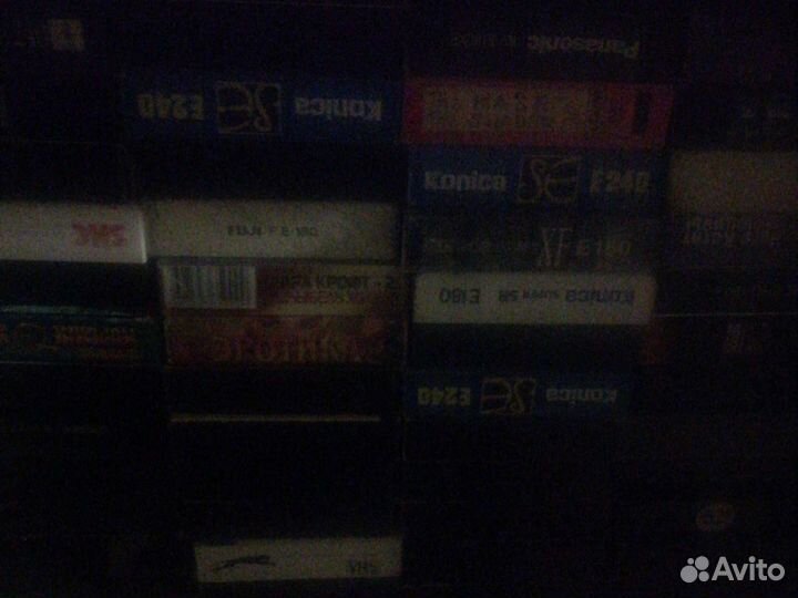 Около тысяче видимо касет икниг продам по сто р