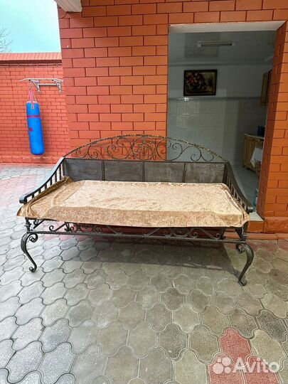 Кованный диван