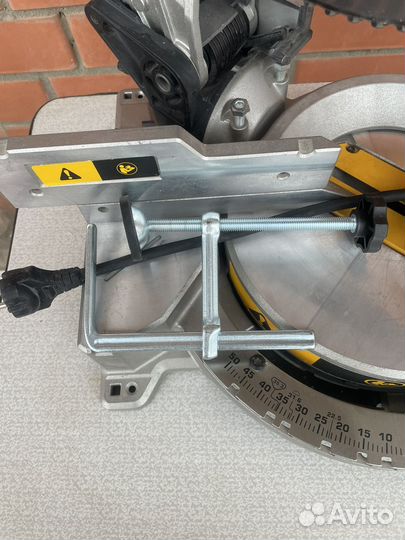 Торцовочная пила dewalt