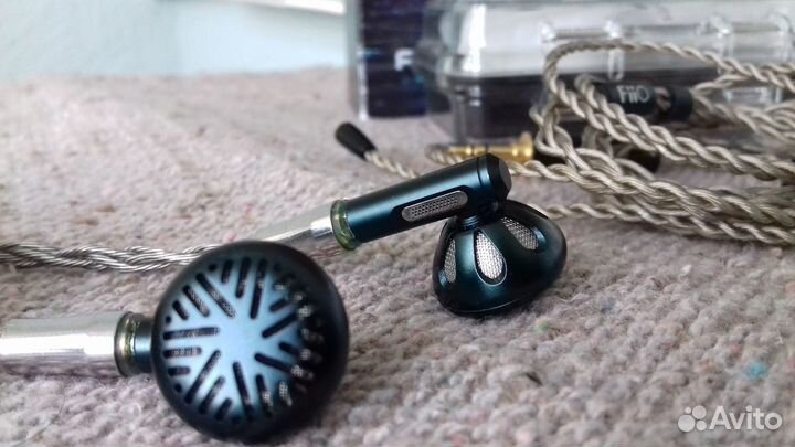 Наушники вкладыши Fiio FF5 - бас и сцена