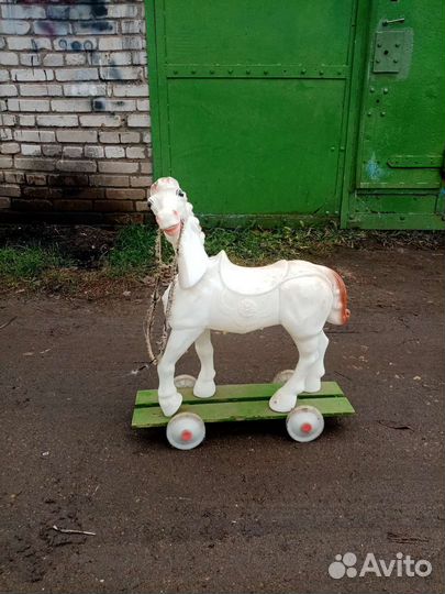 Игрушка Конь снежок