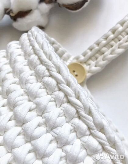 Вязаный органайзер на кроватку