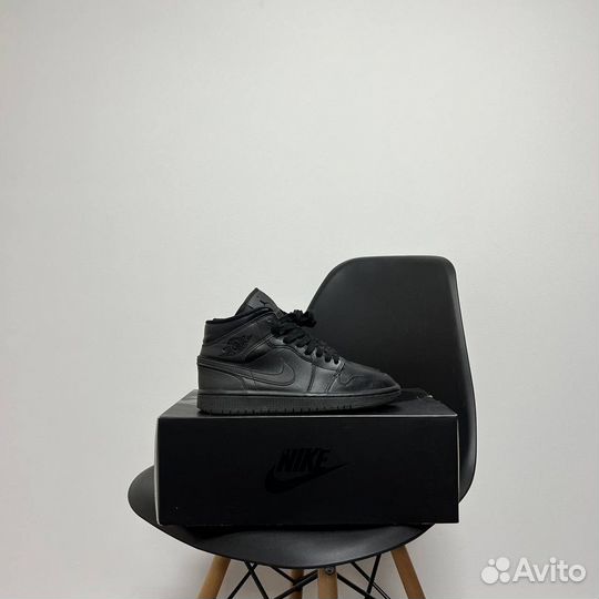 Nike Air Jordan 1 Mid (37.5) Triple Black оригинал