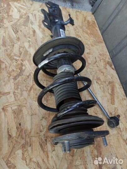 Стойка подвески передняя правая Toyota Blade