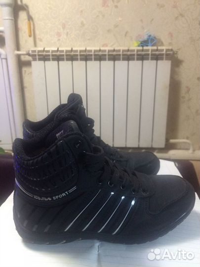 Ботинки спортивные женские