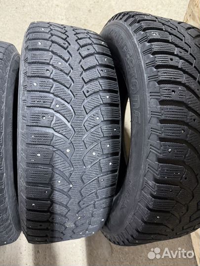 Bridgestone Blizzak Spike-02 215/65 R16 98T