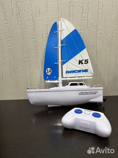 Яхта на радиоуправлении