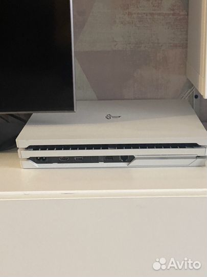 Sony ps4 pro 1tb white