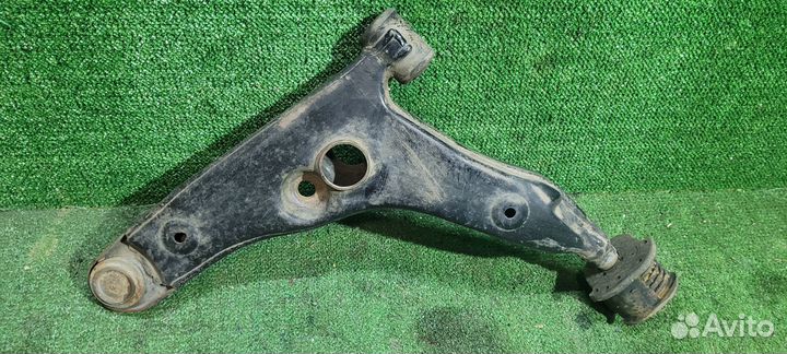 Рычаг передний правый Mitsubishi Carisma 2001