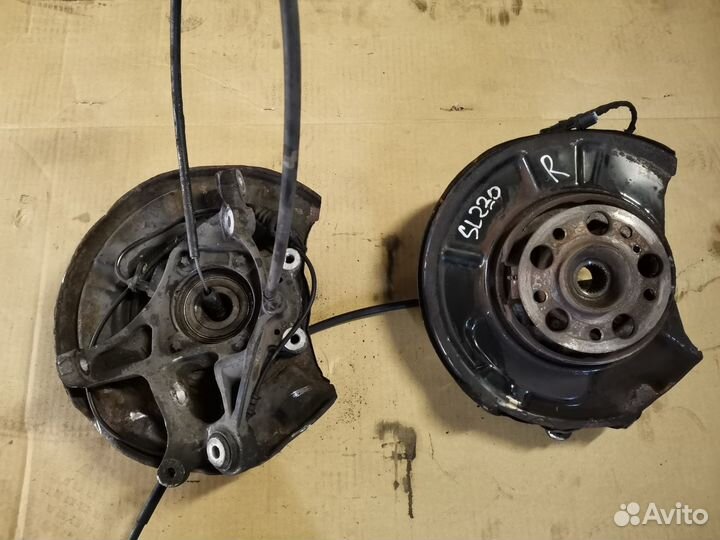 Кулак задний Mercedes SL R230