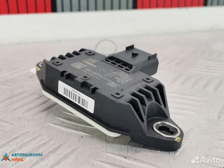 Датчик ускорения Chevrolet Volt 2011 13589518