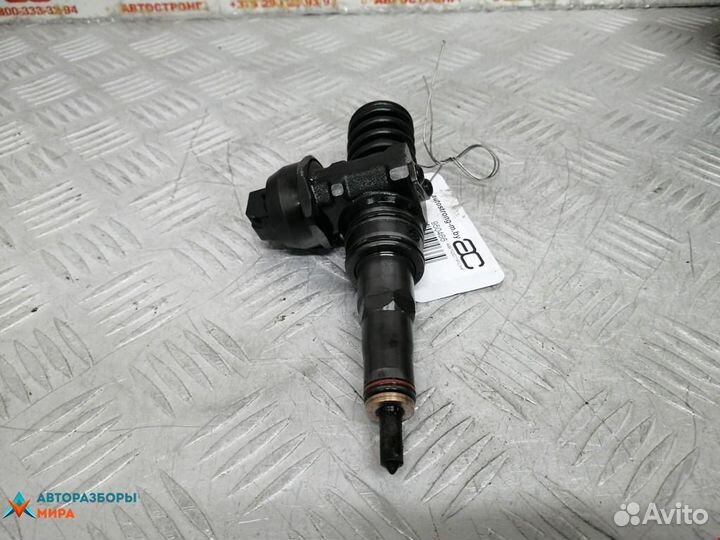 Форсунка Volkswagen Golf Plus 2005 038130073AG