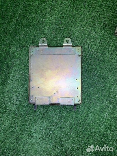 Блок управления двигателем Mitsubishi Space Wagon