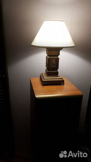 Настольная лампа