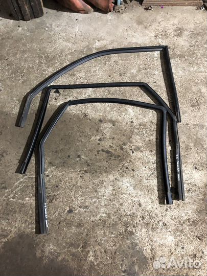 Уплотнители стекол двери гранта Калина седан