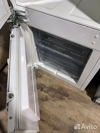 Встраиваемый холодильник AEG SZ 91840 5I