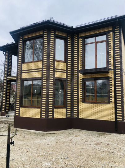 Коттедж 196 м² на участке 6 сот.