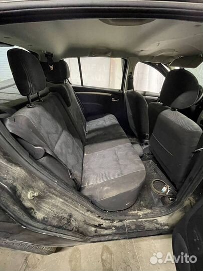 Кузов Renault sandero разбор