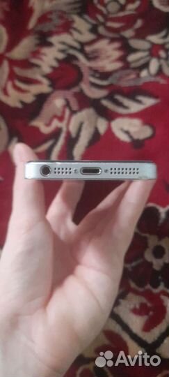 Телефон iPhone 5s