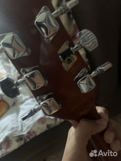 Акустическая гитара