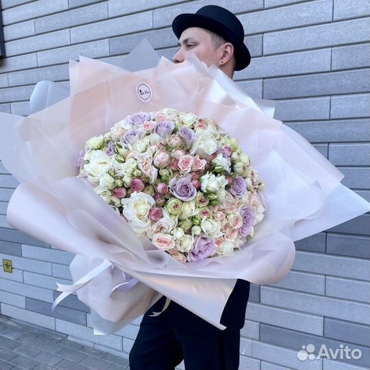 Букет кустовых роз от