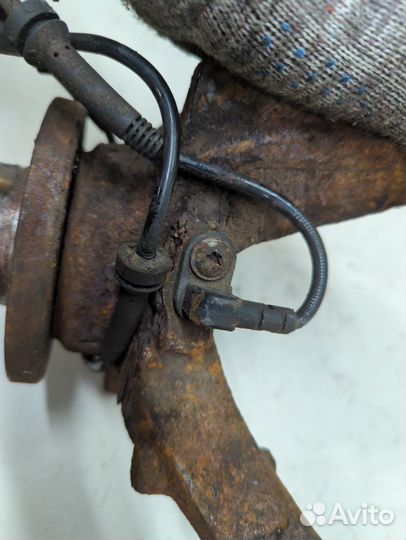 Ступица (кулак, цапфа) левая передняя Dacia Logan, 2015