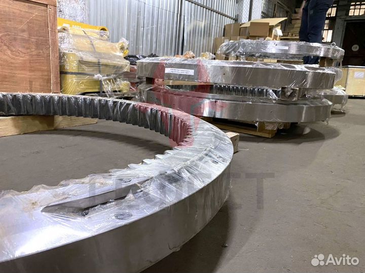 Опорно-поворотный круг PC400-8 208-25-61100