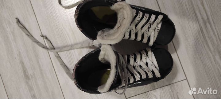 Коньки для хоккея с мячом CCM