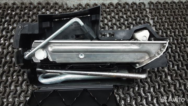 Набор инструментов на Mercedes Benz C-class W204