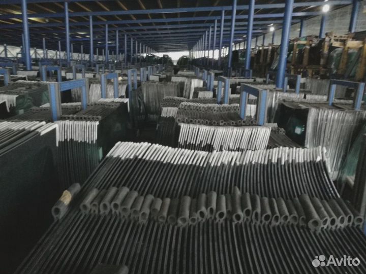 Стекло лобовое правое с шелкографией Caterpillar