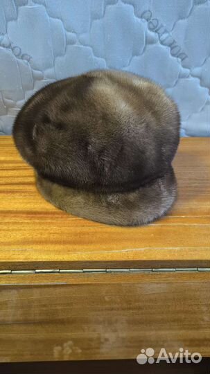 Женские меховые шапки