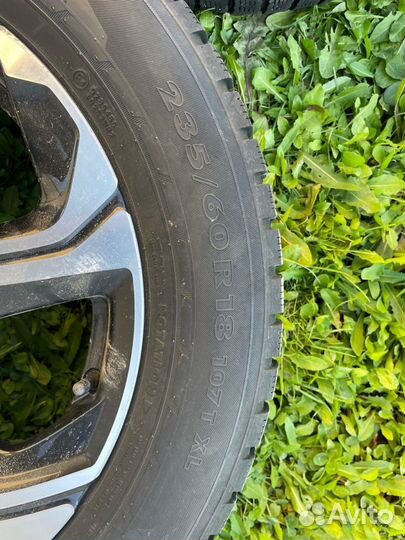 Диски оригинал Honda шины 235/60 R18 nokian