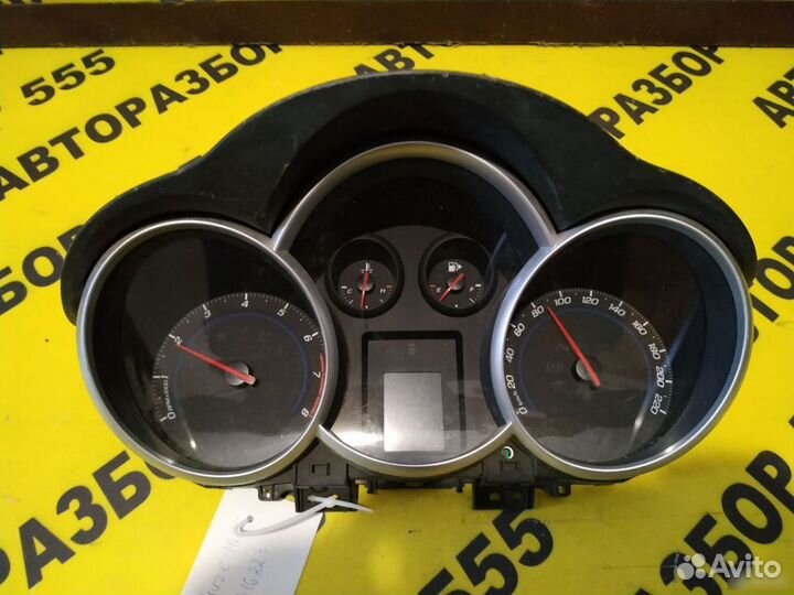 Chevrolet Cruze Панель приборов