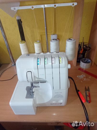 Оверлок бытовой