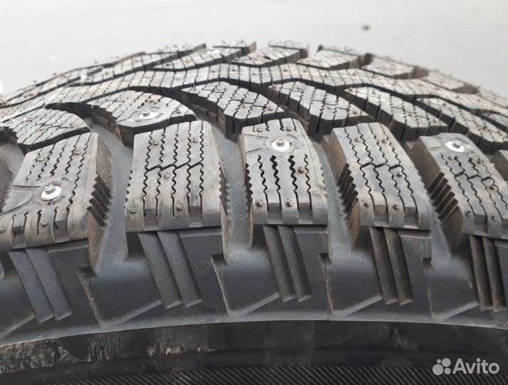 Bridgestone Blizzak Spike-01 225/65 R17 106T