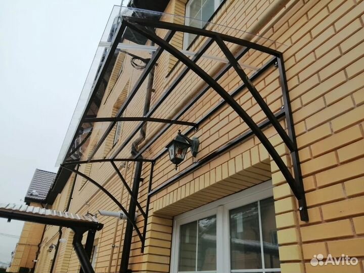 Козырек над дверью