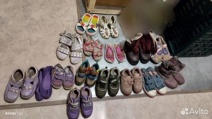 Отдам бесплатно обувь на девочку