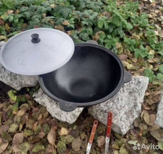 Казан чyгyнный 12л