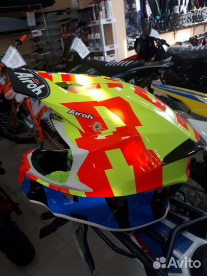 Шлем кроссовый Airoh Twist 2.0 в наличии