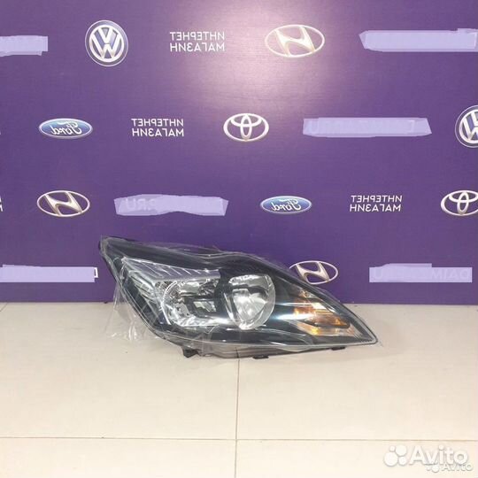 Фара Ford Focus 2 черная правая сторона