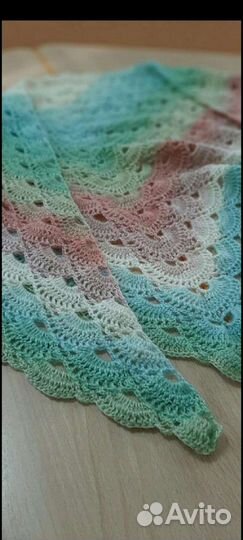 Платок шейный,бактус-шаль,связанный крючком